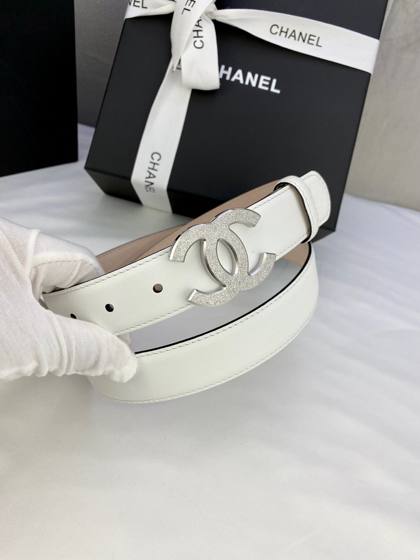 DOUBLE C BELT 30MM IN WHITE CALFSKIN METAL BUCKLE